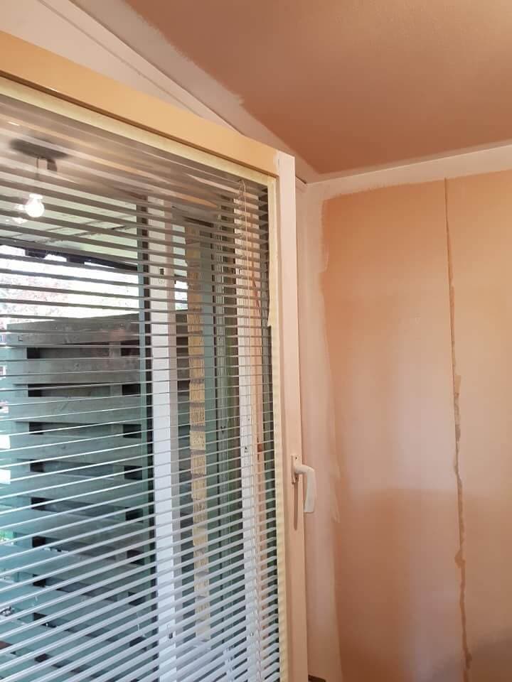 Nymålade väggar och fönsterfoder